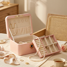 8d1c2e820b8dc8617e3a7181e2171b099a61232b3b66f971086faaa936c33197 Portable PU Leather Jewelry Box Organize
